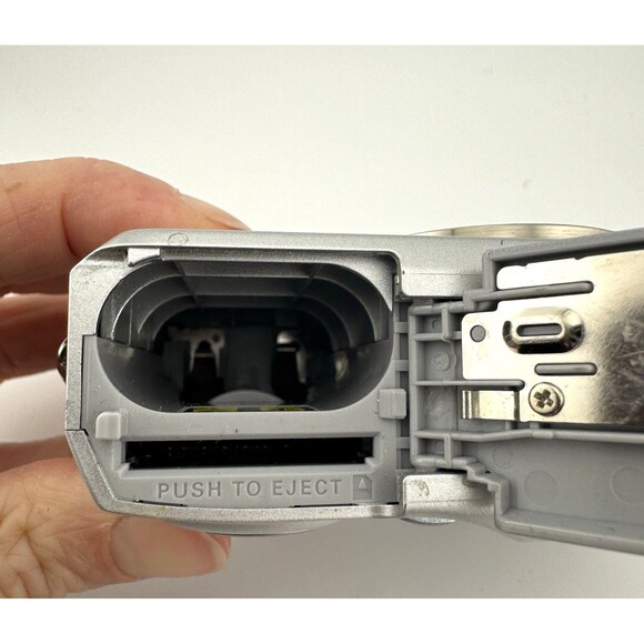 Minolta Konica DiMAGE E323 3.2 MP Digital Camera - Silver NOT TESTED - Picture 6 of 8